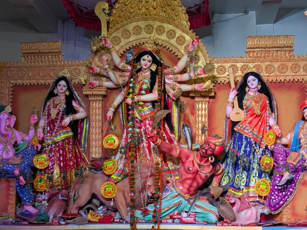 সাভারে ২৩৮ পূজামণ্ডপে শারদীয় দুর্গোৎসব, নবমীতে মণ্ডপে মণ্ডপে ভক্তদের ভিড়