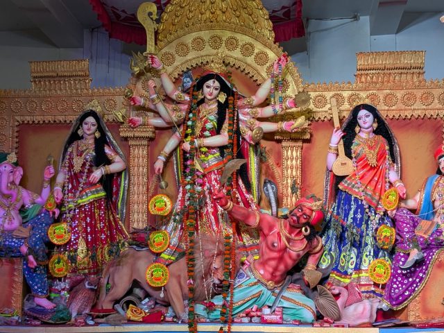 সাভারে ২৩৮ পূজামণ্ডপে শারদীয় দুর্গোৎসব, নবমীতে মণ্ডপে মণ্ডপে ভক্তদের ভিড়
