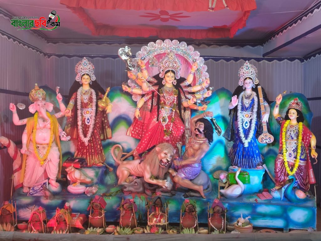 সাভারে ভক্তি ও উৎসবমুখর পরিবেশে দুর্গাপূজার মহাসপ্তমী উদযাপিত
